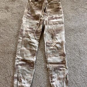 American Eagle Outfitters Tan Camouflage Cargo Pants